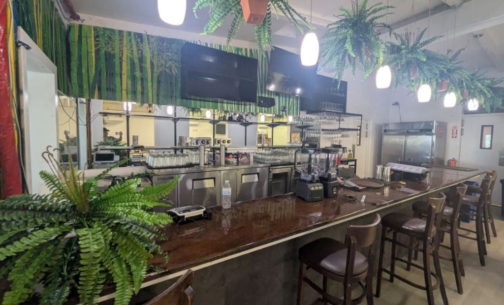Bar setup at Tantes